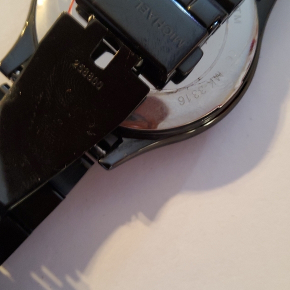 Michael Kors black w/ rose gold watch - Picture 3 of 3